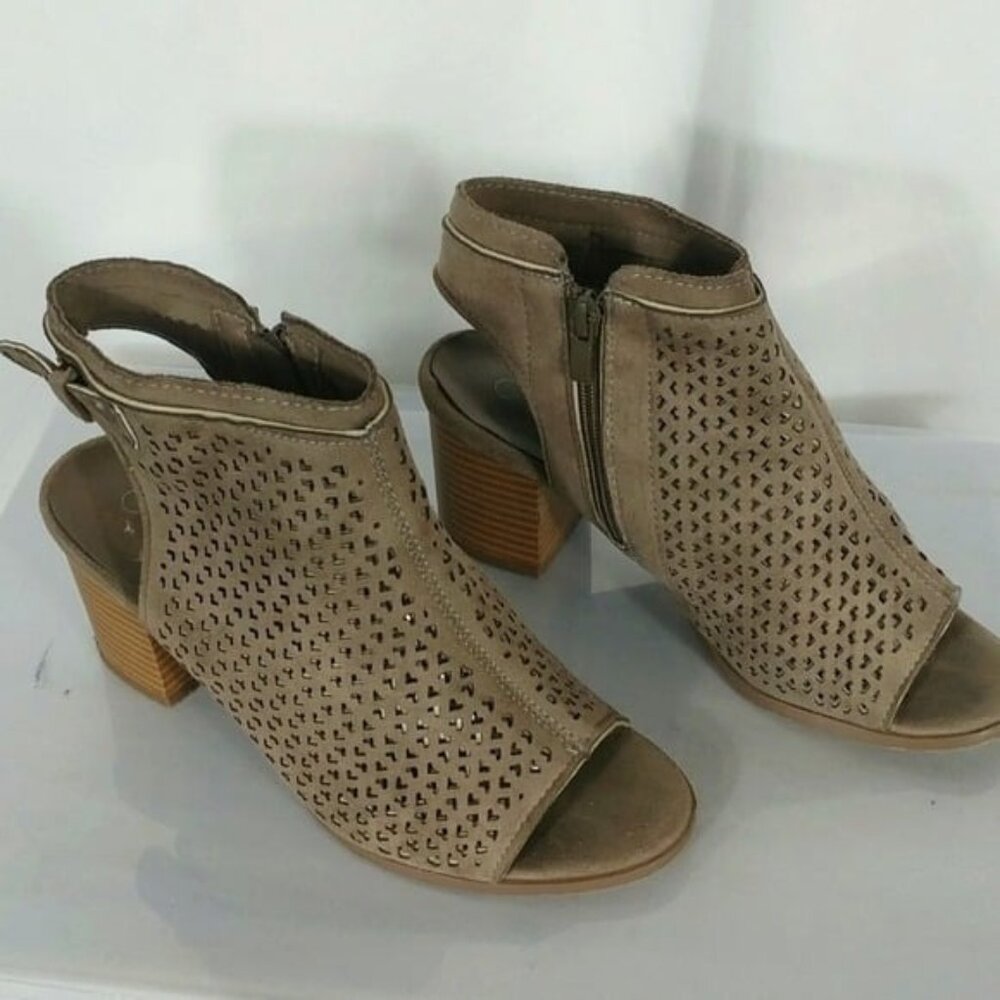 Nature Breeze Avery Women's Beige Open Toe Suede Cone Heel Bootie Shoe Size 8